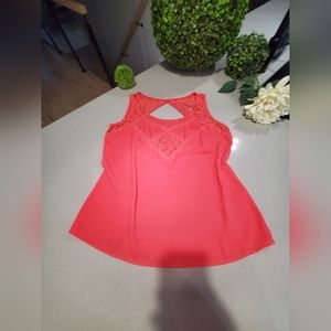 Splendide haut fluide et doublé sans manche avec appliqués de dentelle corail
